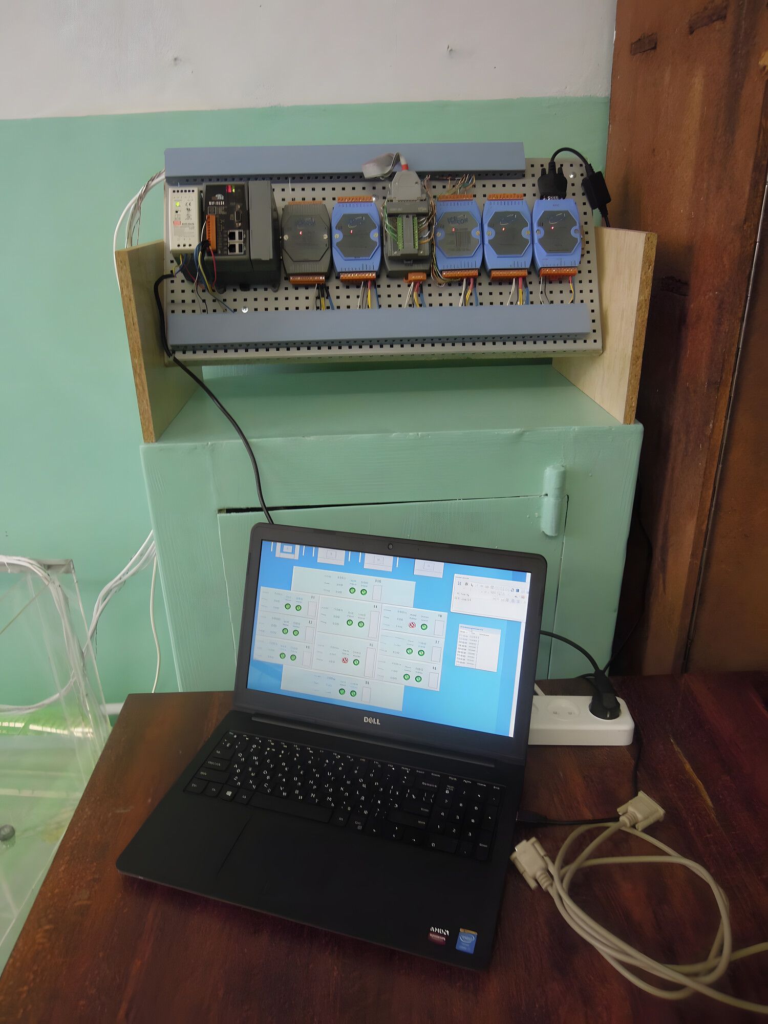 Стенд LC-SCADA-C2 – автоматизоване керування вантажним ліфтом